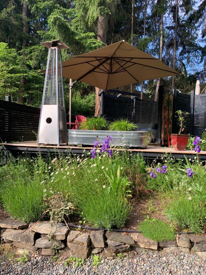 Salt Spring Carriage House B&B Ganges Buitenkant foto
