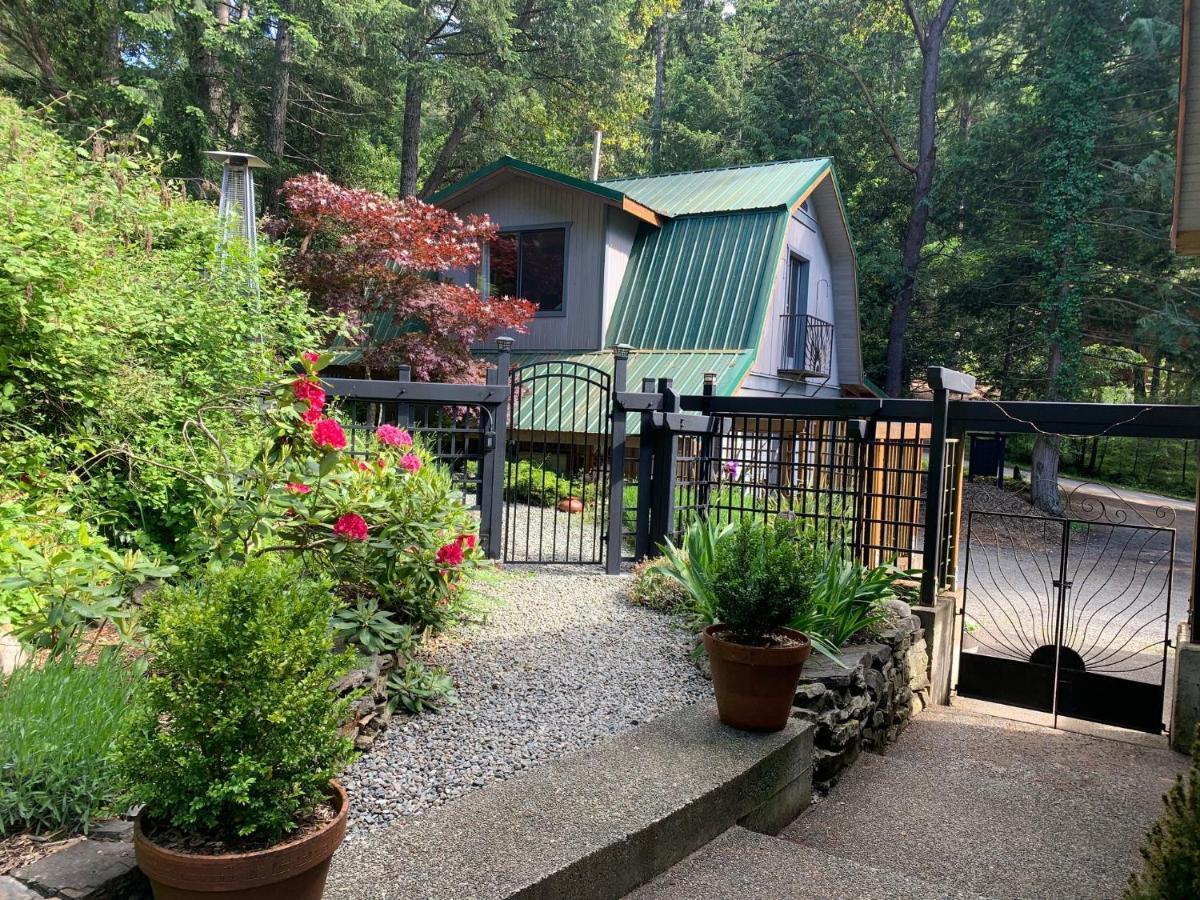 Salt Spring Carriage House B&B Ganges Buitenkant foto