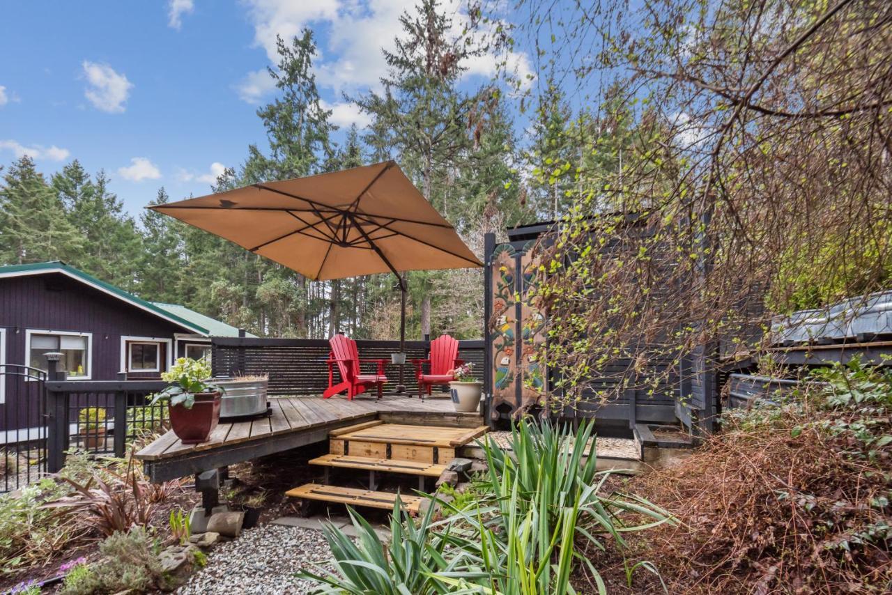 Salt Spring Carriage House B&B Ganges Buitenkant foto