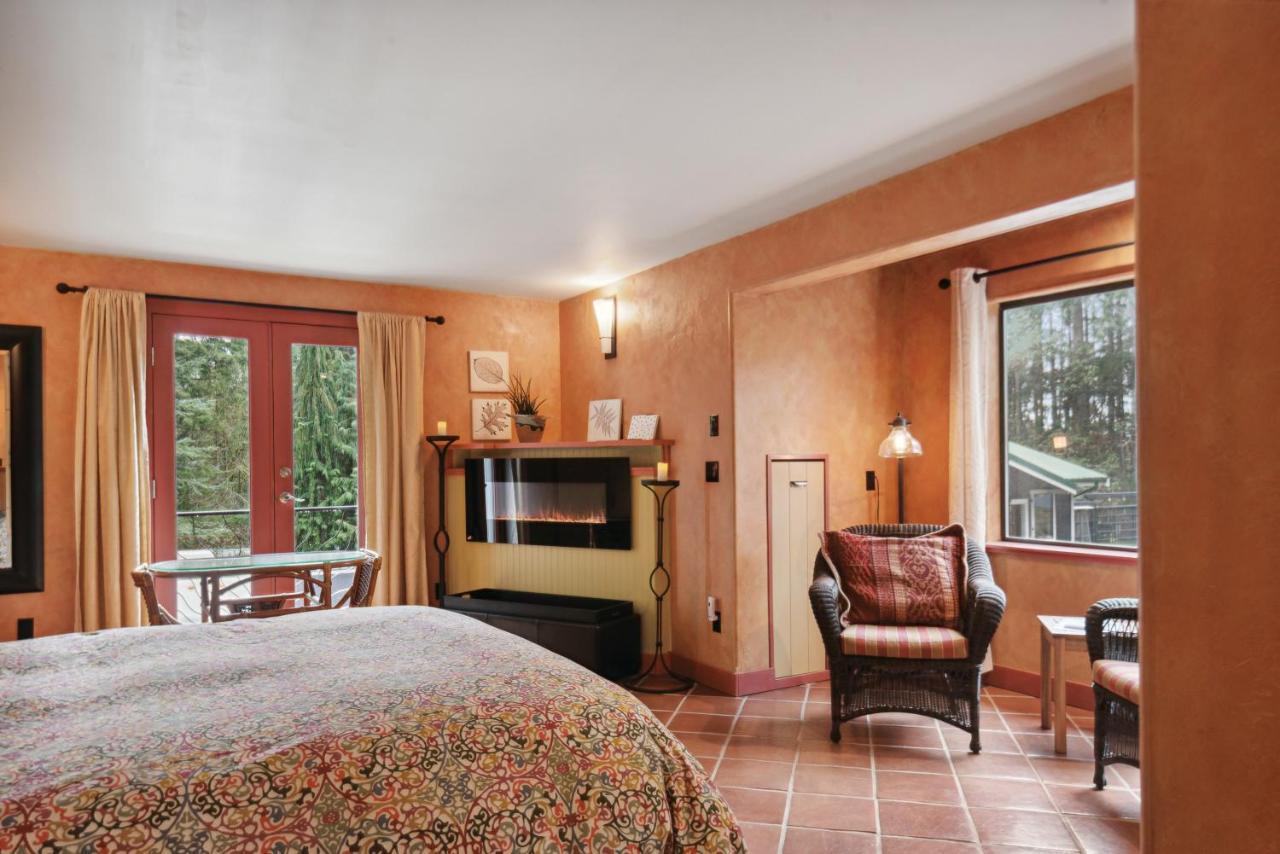 Salt Spring Carriage House B&B Ganges Buitenkant foto