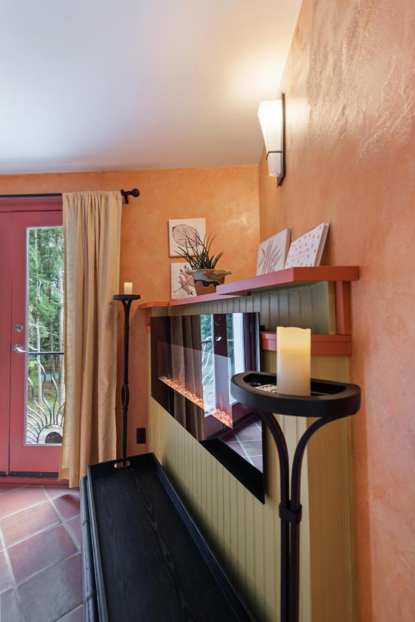 Salt Spring Carriage House B&B Ganges Buitenkant foto
