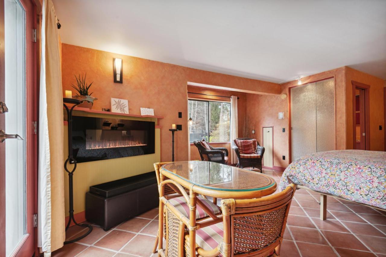 Salt Spring Carriage House B&B Ganges Buitenkant foto