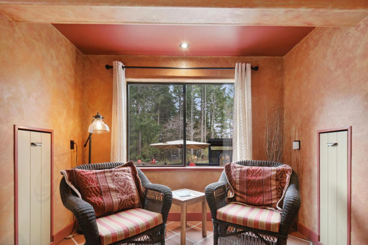 Salt Spring Carriage House B&B Ganges Buitenkant foto