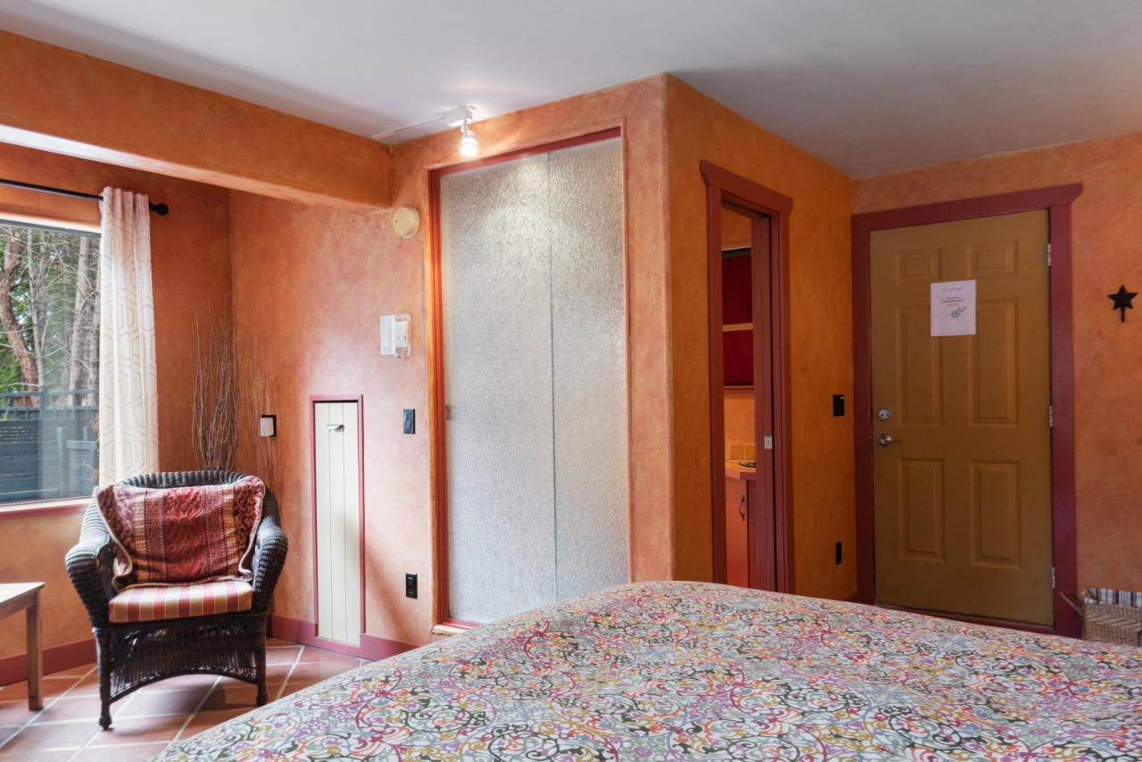 Salt Spring Carriage House B&B Ganges Buitenkant foto