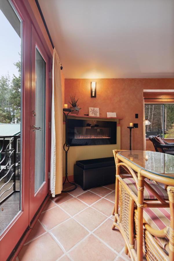 Salt Spring Carriage House B&B Ganges Buitenkant foto