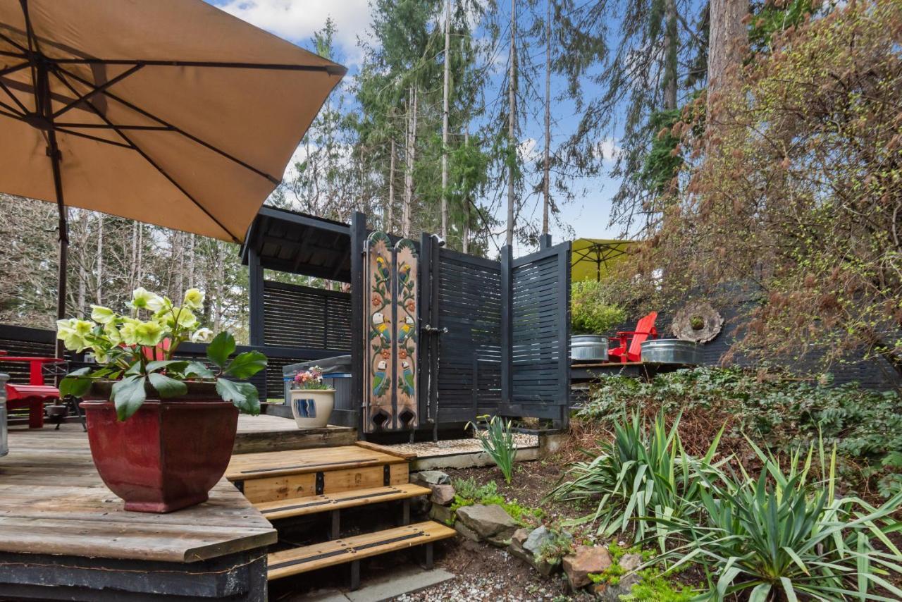 Salt Spring Carriage House B&B Ganges Buitenkant foto
