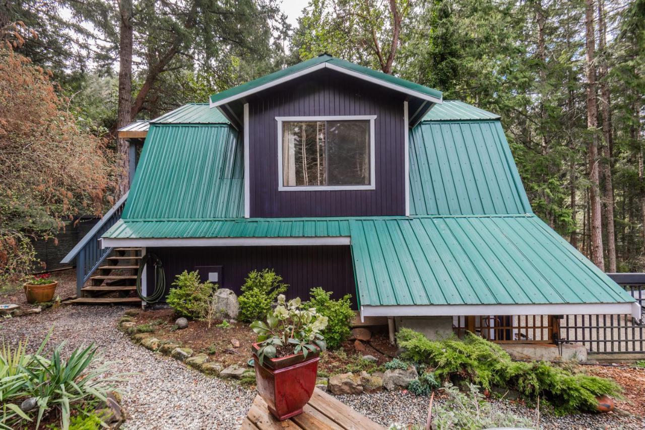 Salt Spring Carriage House B&B Ganges Buitenkant foto